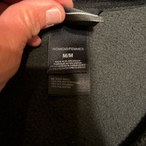 Women’s North face Fleece Jacket - Picture 4 of 4